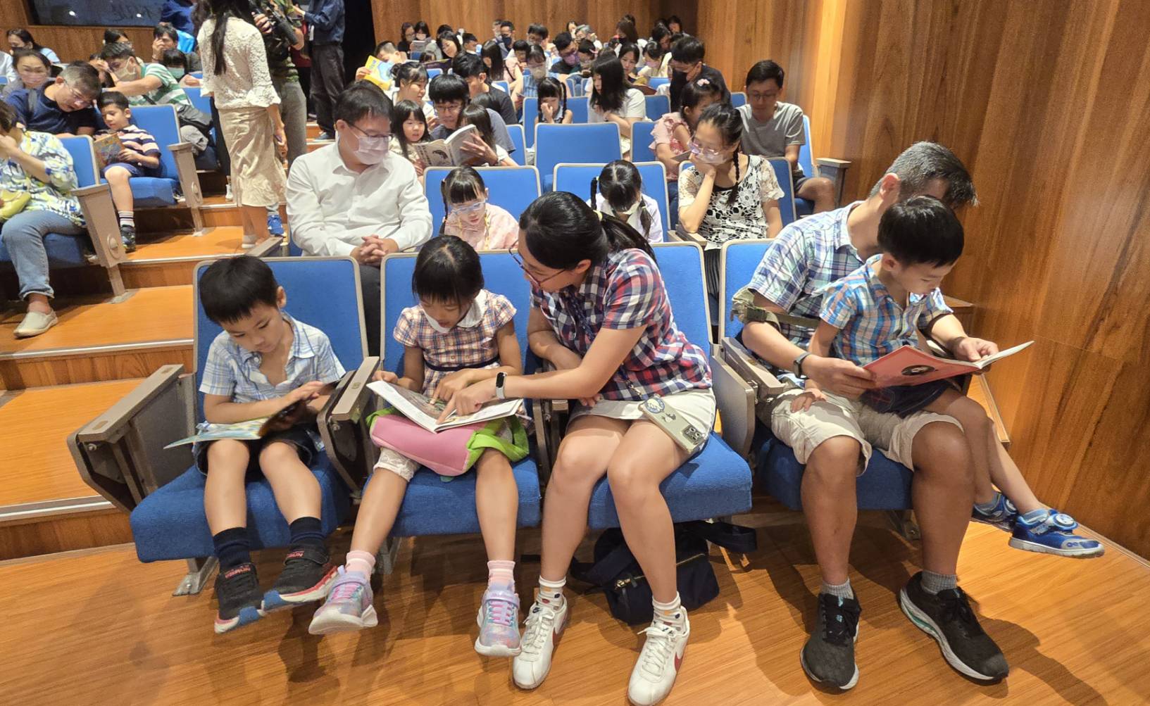 「閱讀有愛」接近親子距離！「成語不只是四個字」新書大力推廣親子共讀