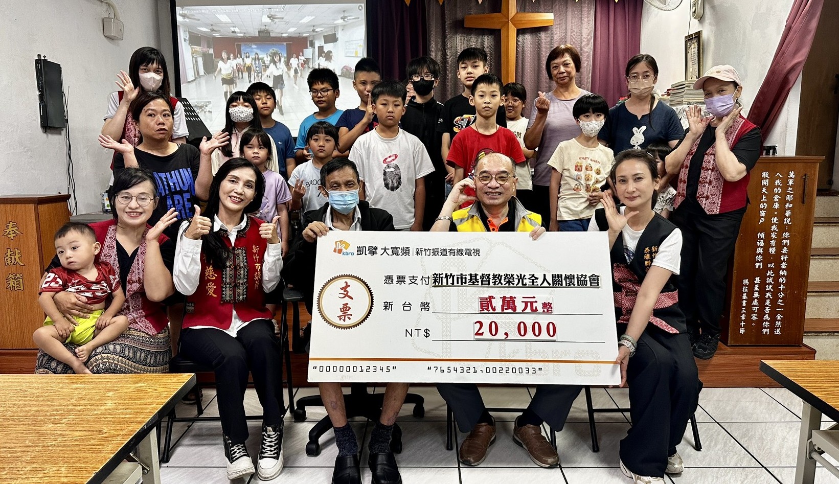 榮光教會暑期課輔班長伴學童成長　新竹振道贈金攜手關懷弱勢