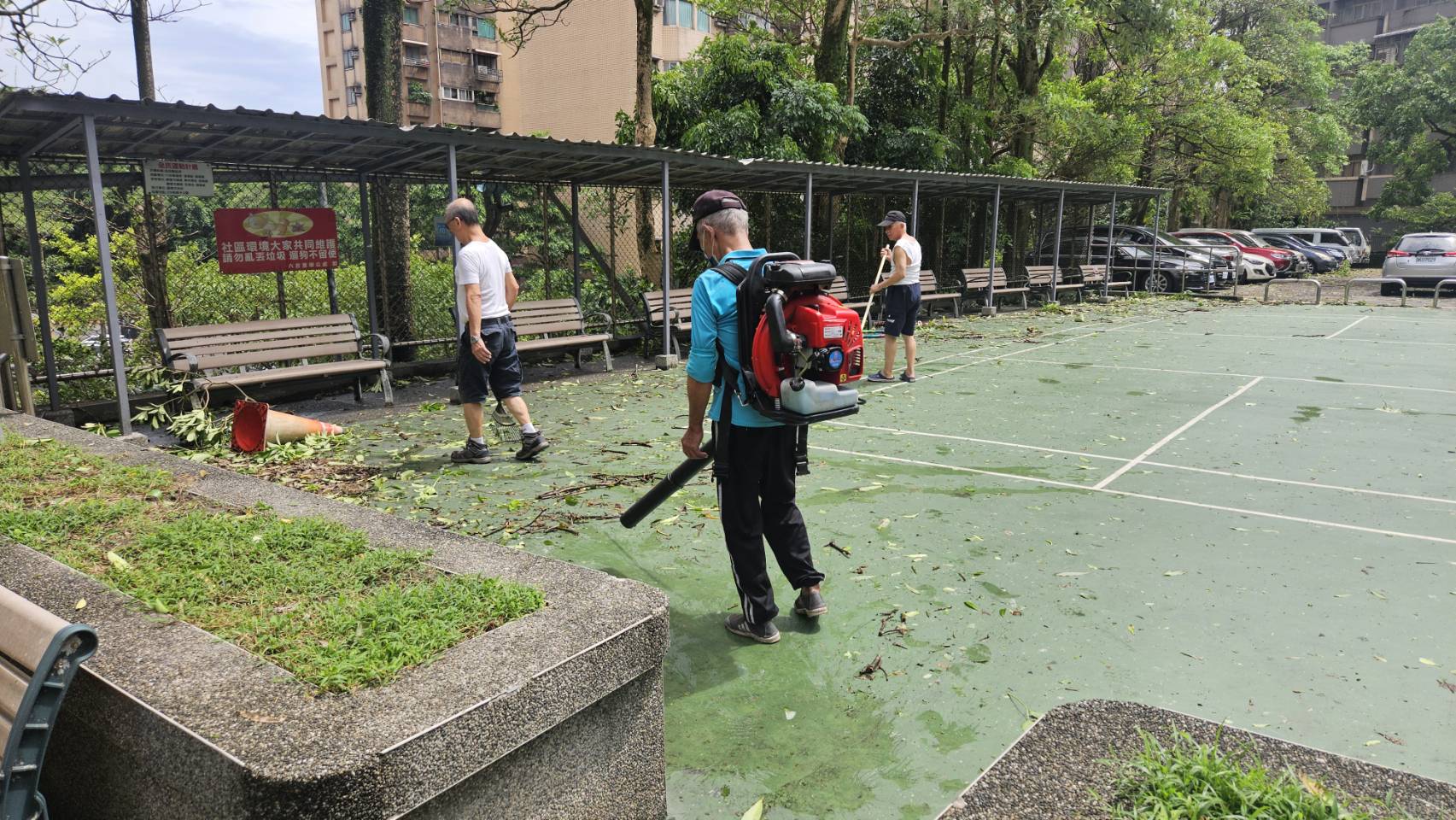 巴威過境週日放晴六合里志工貼心整理環境還給里民乾淨休閒空間 4 1204996