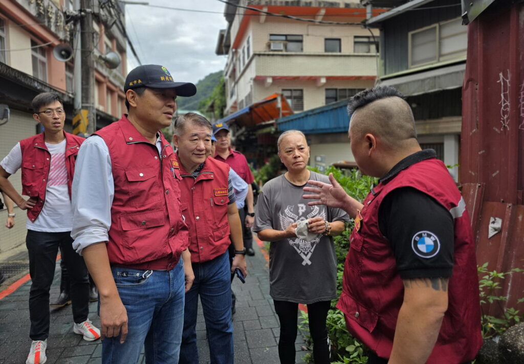 新北副市長朱惕之視察南勢溪 水位逐步回降市府嚴密監測 7 1620445
