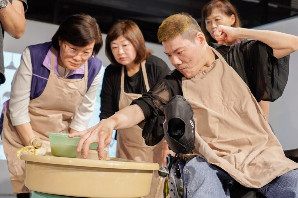 八里愛心教養院腦麻院生《陶藝.淘意》 登上滬尾藝文園區展至8月2日 12 0713002