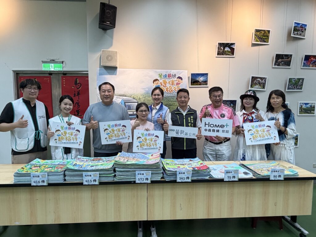 鶯歌繪畫比賽徵件創新高! 逾1,900件精彩作品畫出新風景 18 %E6%9B%BE%E6%98%8E%E8%8F%AF%E5%8D%80%E9%95%B7%E3%80%81%E6%B4%AA%E4%BD%B3%E5%90%9B%E8%AD%B0%E5%93%A1%E8%88%87%E8%A9%95%E5%AF%A9%E5%9C%98%E9%9A%8A%E5%A4%A7%E5%90%88%E7%85%A7