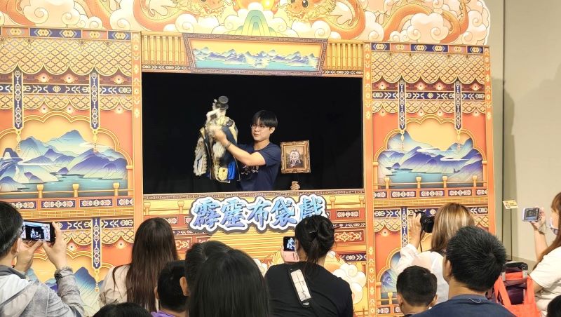 再掀親子冒險熱潮 新北兒藝節巧虎7/18現身「怪獸叢林」 18 《圖說》新北市藝文中心打造「霹靂森林」,7月3日至26日推出《霹靂宇宙大冒險》。〈文化局提供〉
