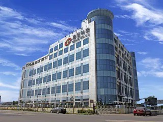 凌巨三名獨董全數請辭 公司治理與Q2財報審議受關注 32 S 49569845