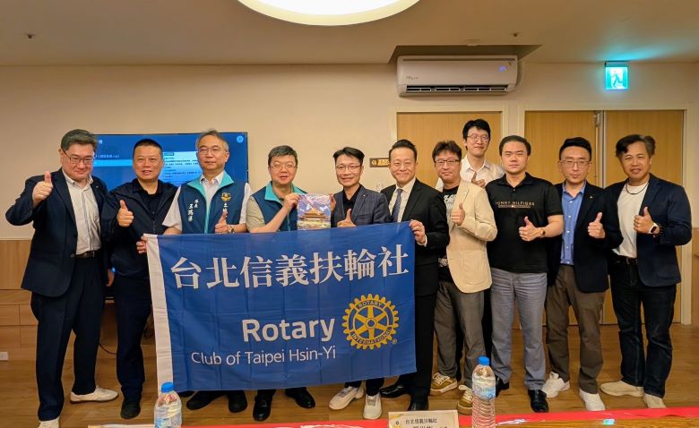 蓋個平安印不迷路 土城警攜扶輪社築高齡守護網 11 《圖說》土城警分局攜手台北信義扶輪社,舉辦「蓋個平安印,詐騙全退散-承天守護日啟動」社區關懷活動合影。〈土城分局提供〉