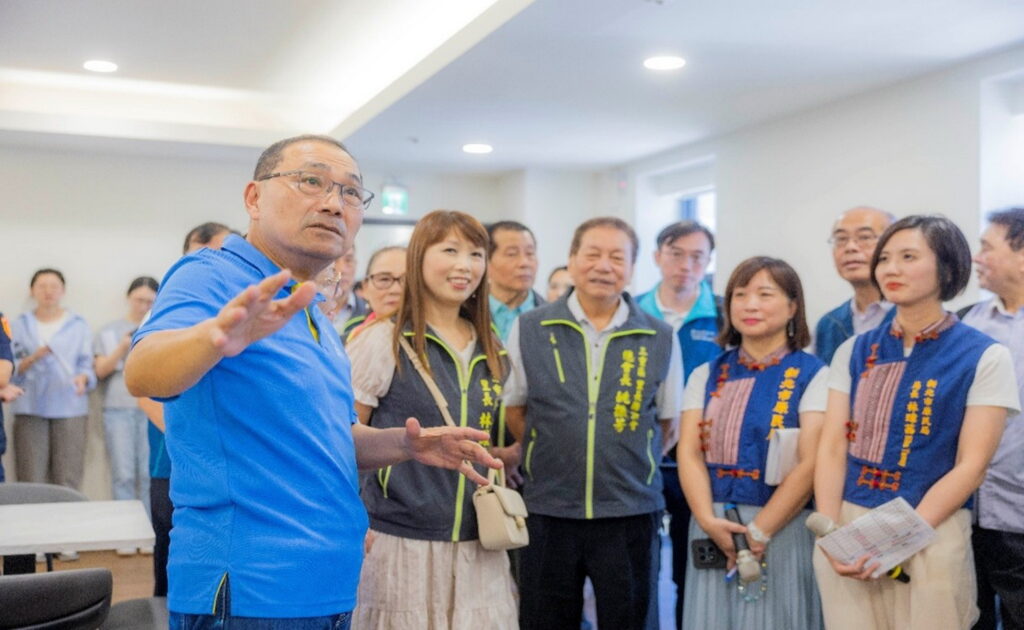 侯友宜視察新北原民服務中心改造工程 特色外牆彩繪Q版雲豹山林好朋友搶先亮相 13 %E5%9C%96%E7%89%872 1