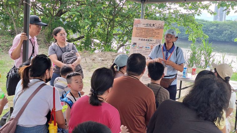 盛夏金黃稻浪現身 新北濕地8/1割稻趣 8 《圖說》一碳究竟_碳足跡知多少。〈高灘處提供〉