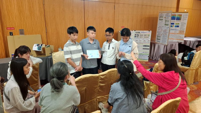 連5屆獲獎件數稱霸全國 新北科展再傳捷報 14 《圖說》新北市辦理七階段國展培訓,邀集專家教師全方位指導,陪伴學生持續精進研究成果,全面備戰全國科展。〈教育局提供〉