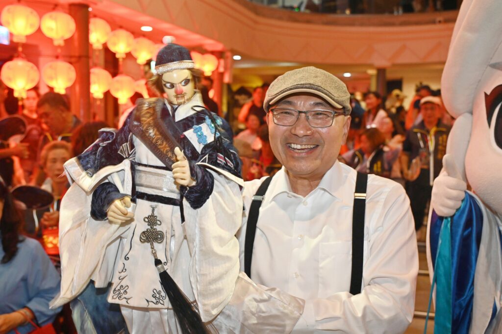 2026九份紅燈籠祭熱鬧登場 霹靂布袋戲共譜光影新章 侯友宜邀民眾提燈夜遊賞山城 18 03
