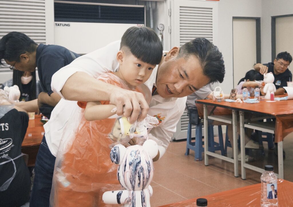 流體熊親子手作溫馨登場! 張勝傑攜手打造客庄幸福生活 大小朋友共享創意與美好回憶 6 LINE ALBUM %E6%B5%81%E9%AB%94%E7%86%8A 260720 3 0