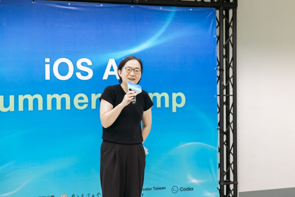 國立臺灣大學蘋果區域培訓中心、TCA、CODEX攜手打造iOS AI Summer Camp! 三天挑戰完成AI App陪伴青年創作 33 2. %E4%B8%BB%E8%BE%A6%E5%9C%98%E9%9A%8A%E6%8F%90%E4%BE%9B%EF%BC%9A%E6%95%B8%E4%BD%8D%E7%99%BC%E5%B1%95%E9%83%A8%E6%94%BF%E5%8B%99%E6%AC%A1%E9%95%B7%E4%BE%AF%E5%AE%9C%E7%A7%80
