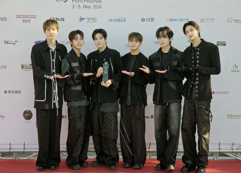 NCHIVE二度來台!世界巡演《WE’VE》解鎖台北 去年被臭豆腐圈粉喊還要吃 4 %E6%BD%9B%E5%8A%9B%E7%84%A1%E9%99%90%EF%BC%8C%E5%87%BA%E9%81%93%E5%88%9D%E6%9C%9F%E5%8D%B3%E5%B1%95%E7%8F%BE%E7%84%A1%E9%99%90%E5%8F%AF%E8%83%BD %E5%9C%96%E4%B8%80
