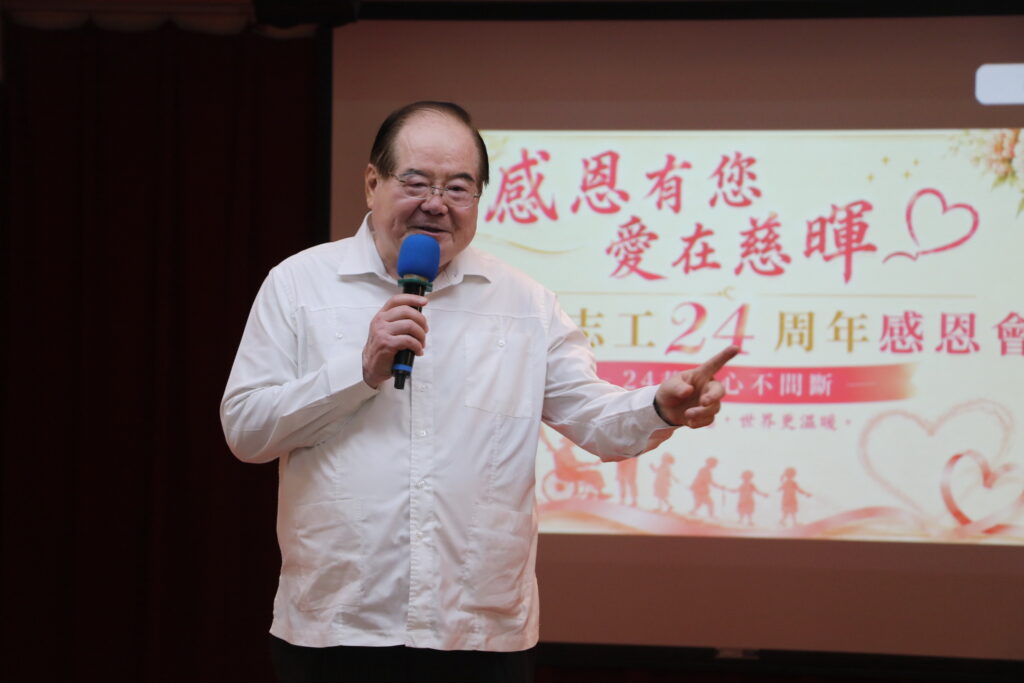 三重慈暉志工24年送出逾2百萬份便當 資深志工和愛心廠商受表揚 10 0720003