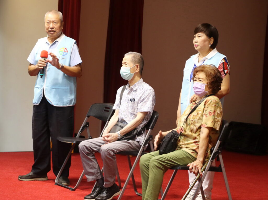 三重慈暉志工24年送出逾2百萬份便當 資深志工和愛心廠商受表揚 11 0720004