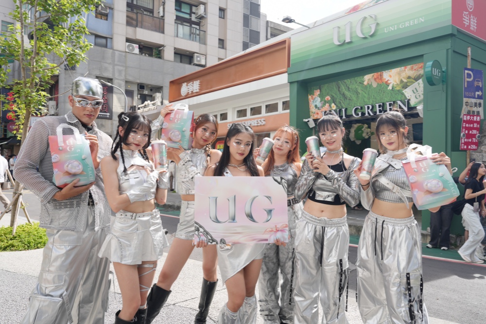銀色訊號快閃台北 ！UG未來使者現身街頭吸睛  白桃烏龍與Y3K撕撕杯同步登場