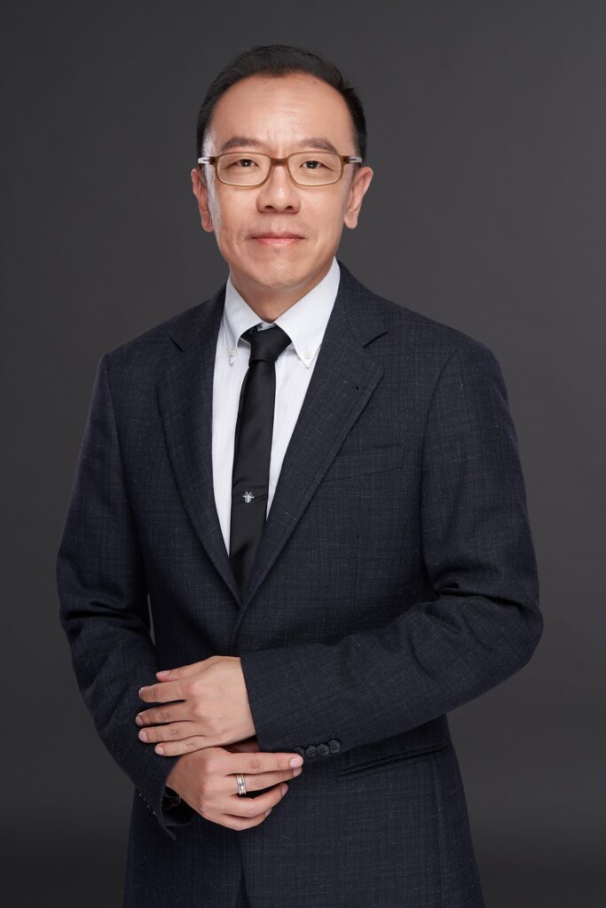 高齡化浪潮下的心臟隱憂,全台逾70萬人有二尖瓣疾病 微創修復開啟治療新選擇 17 %E5%9C%96%E8%AA%AA1%EF%BC%9A%E6%84%9B%E5%BE%B7%E8%8F%AF%E7%94%9F%E5%91%BD%E7%A7%91%E5%AD%B8%EF%BC%8D%E5%A4%A7%E4%B8%AD%E8%8F%AF%E5%8D%80%E9%AB%98%E7%B4%9A%E5%89%AF%E7%B8%BD%E8%A3%81%E5%85%BC%E7%B8%BD%E7%B6%93%E7%90%86%E9%8D%BE%E9%A0%86%E5%92%8C%E8%A1%A8%E7%A4%BA%EF%BC%8C%E9%9A%A8%E8%91%97%E9%86%AB%E7%99%82%E6%8A%80%E8%A1%93%E6%8C%81%E7%BA%8C%E9%80%B2