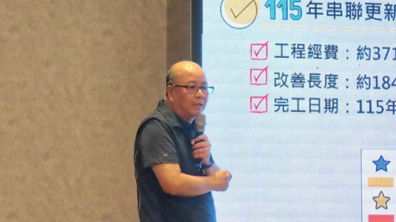 行動治理到樹林 侯友宜視察樹林兩大建設 傾聽基層心聲 10 《圖說》樹林區長洪崇璉簡報區政成果,展現地方發展潛力。〈民政局提供〉