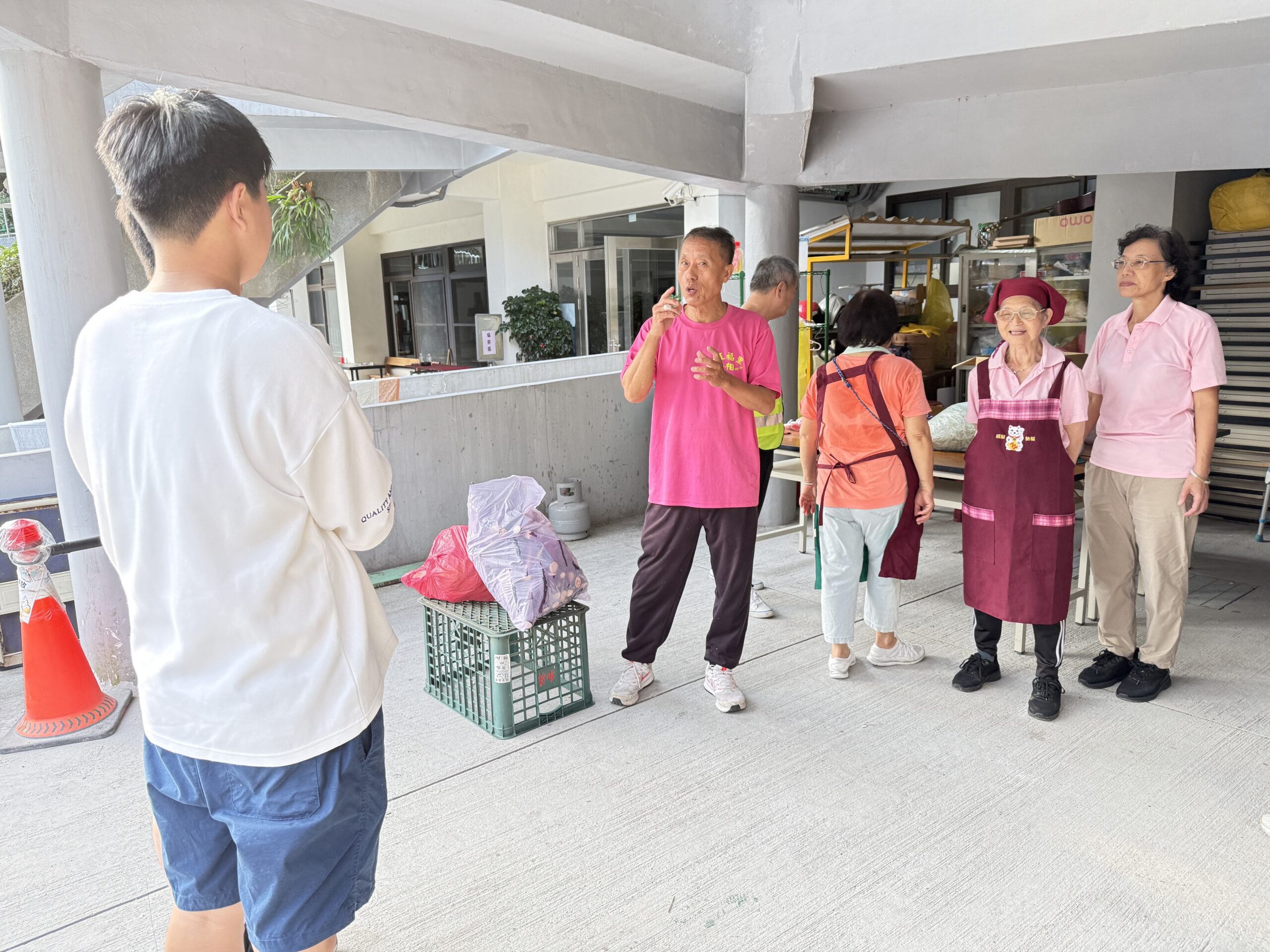 年輕學子跟著五福里舒里長的腳步 觀察人文環保學習愛與關懷 4 D2C5E423 2A31 4875 A5E2 2F9A25084C53 scaled