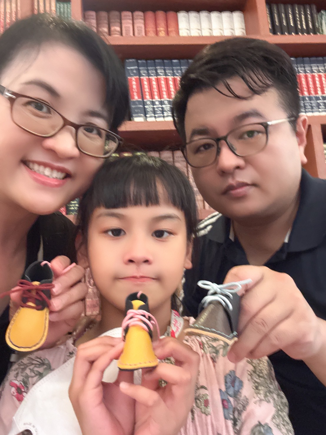 二信高中圖書館舉辦親子共學資源共享鞋作體驗活動 5 LINE ALBUM 1150719%E4%BA%8C%E4%BF%A1%E8%A6%AA%E5%AD%90%E9%9E%8B%E4%BD%9C 260719 1