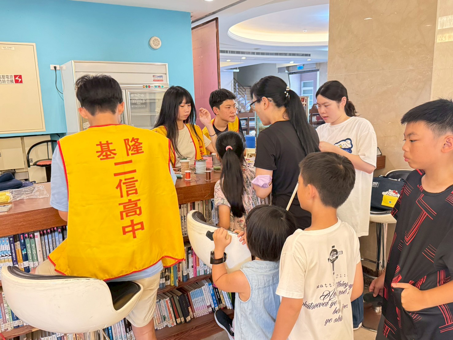 二信高中圖書館舉辦親子共學資源共享鞋作體驗活動 4 LINE ALBUM 1150719%E4%BA%8C%E4%BF%A1%E8%A6%AA%E5%AD%90%E9%9E%8B%E4%BD%9C 260719 4