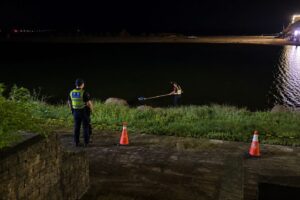 泳圈漂流險釀意外 瑞芳警即時制止民眾涉險撿拾 26 MEITU 20260726 175407535