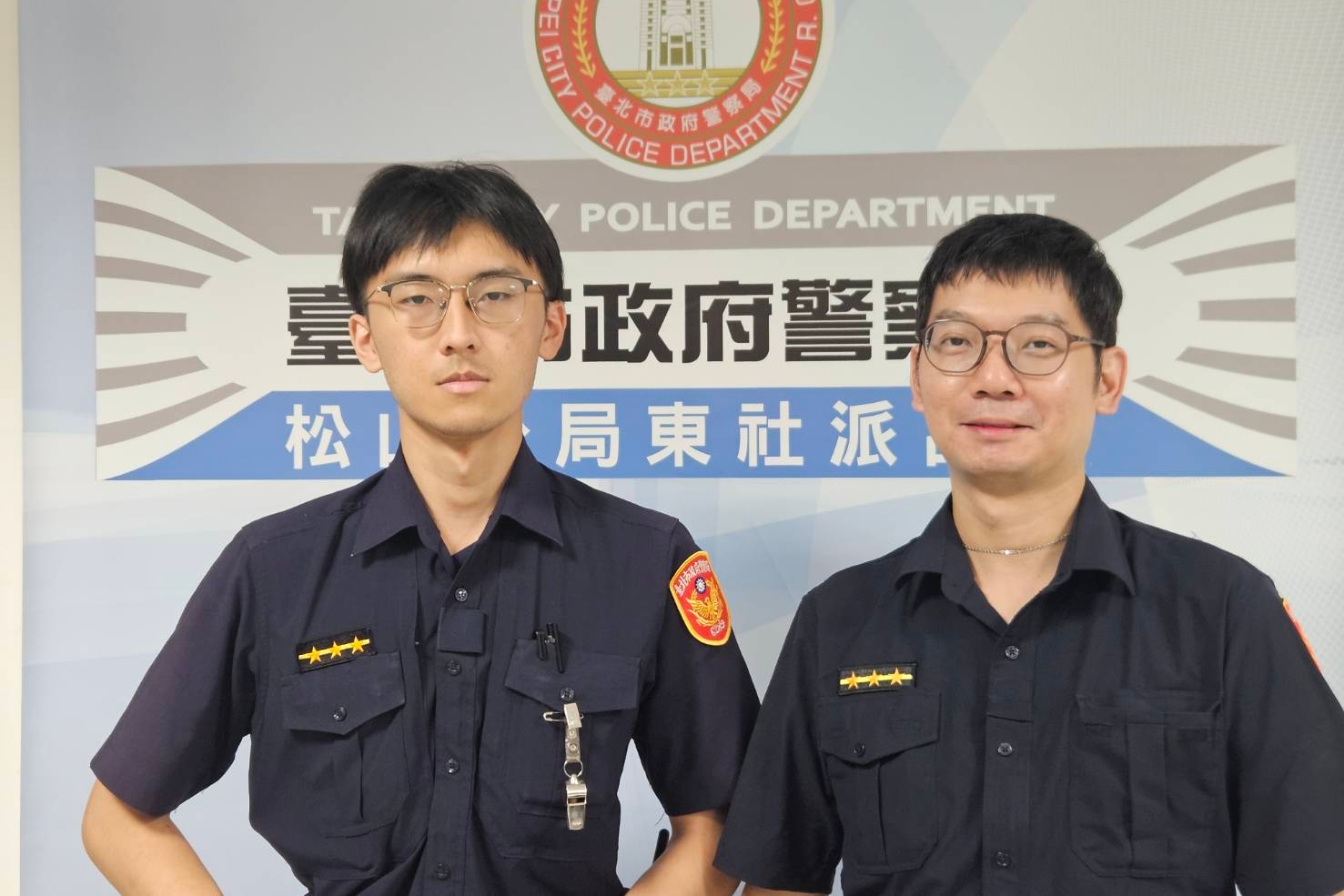 下班尖峰驚見拋錨車  松山暖警徒手推車  10分鐘化解交通危機