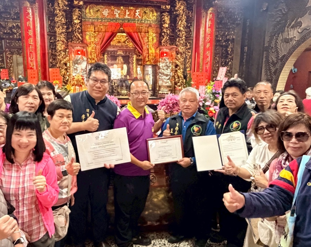 苗栗推三大低碳遊程！  拱天宮〈全台首廟〉取得黃金標凖碳註銷證書