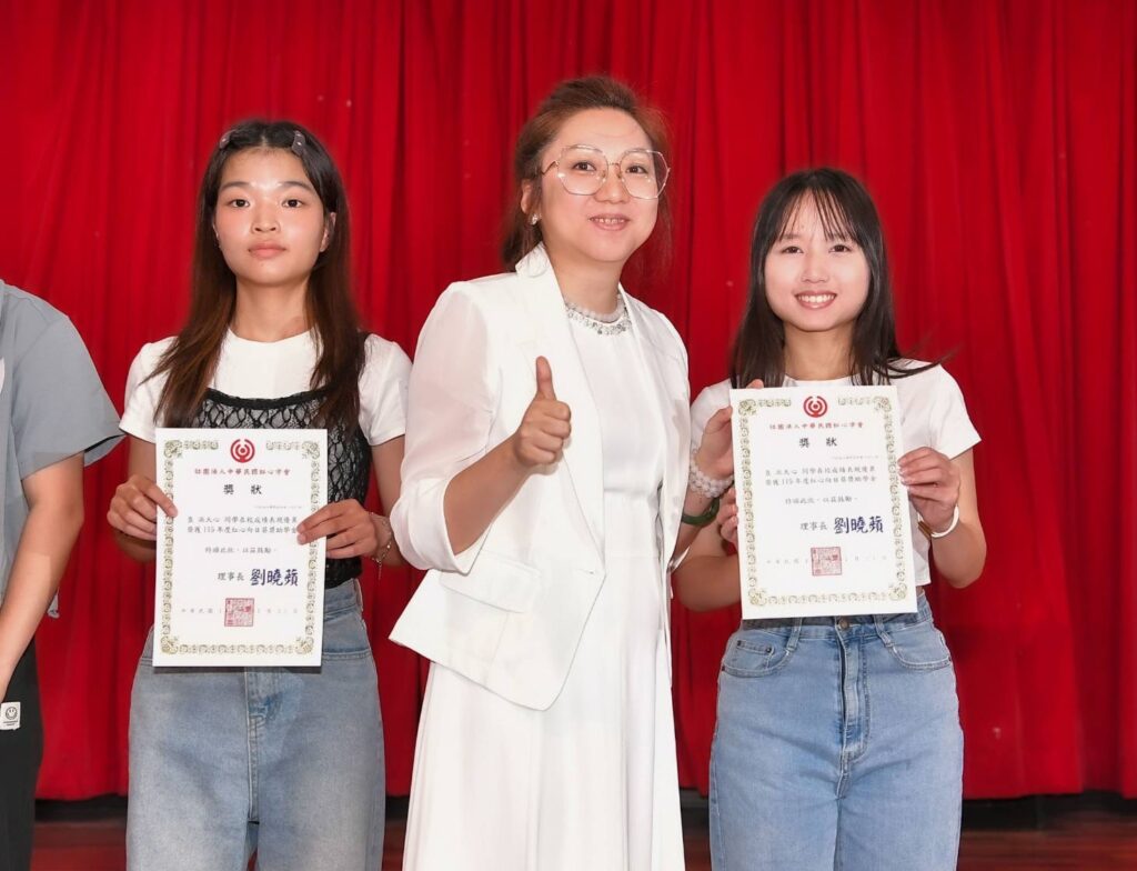 紅心字會默默付出37年為「心納家庭」子女 不動產智慧平台「房多多」帶領團隊響應捐助向日葵獎助學金 24 S 209641546 0