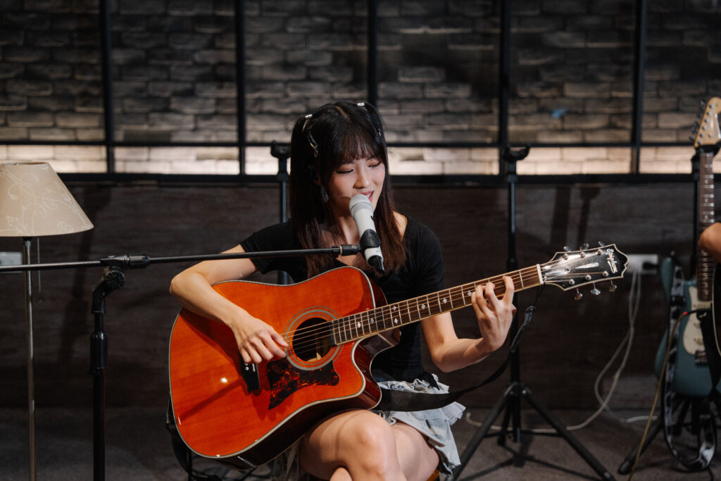 剛出道即展現全方位驚人能量,Lavi翁彤薰包辦專場設計,打造高規格個人個唱 15 S 40788078