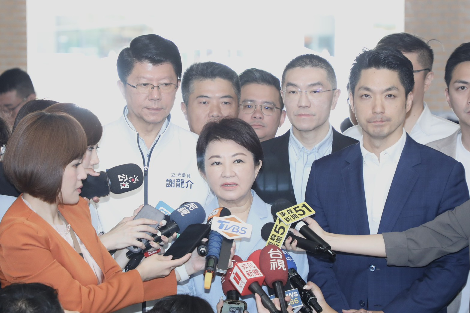中央放行問題油 盧秀燕質疑「誰在包庇?中央誰是門神?」 26 %E5%8F%B0%E4%B8%AD%E5%B8%82%E9%95%B7%E7%9B%A7%E7%A7%80%E7%87%95%E4%BB%8A 24 %E8%B5%B4%E7%AB%8B%E6%B3%95%E9%99%A2%E8%AD%B0%E5%A0%B4%E5%89%8D%E5%8F%97%E8%A8%AA%E6%AF%92%E6%B2%B9%E4%BA%8B%E4%BB%B6