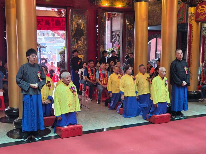 《圖說》新莊保元宮「建宮貳佰伍拾週年暨恭祝池府王爺聖誕大三獻禮」依循傳統古禮執禮。〈民政局提供〉