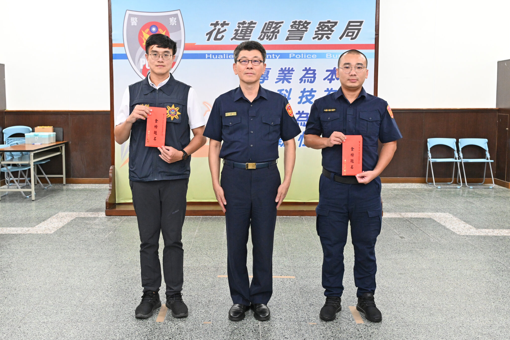 勤務再忙也不忘進修  花蓮警8月局務會報表揚績優  3位同仁錄取中央警察大學研究所
