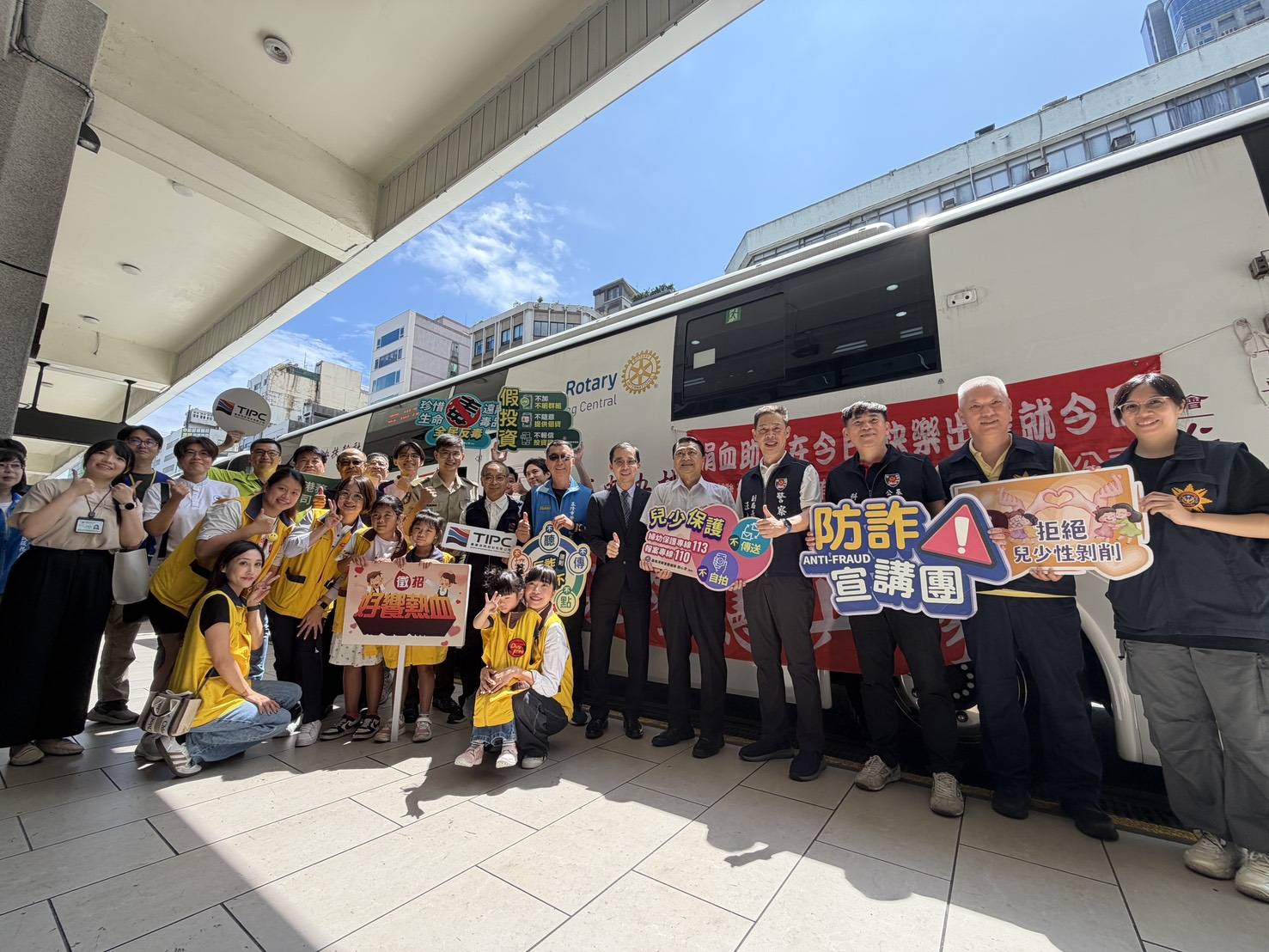 基警結合萬海航運捐血日辦理防暴宣導