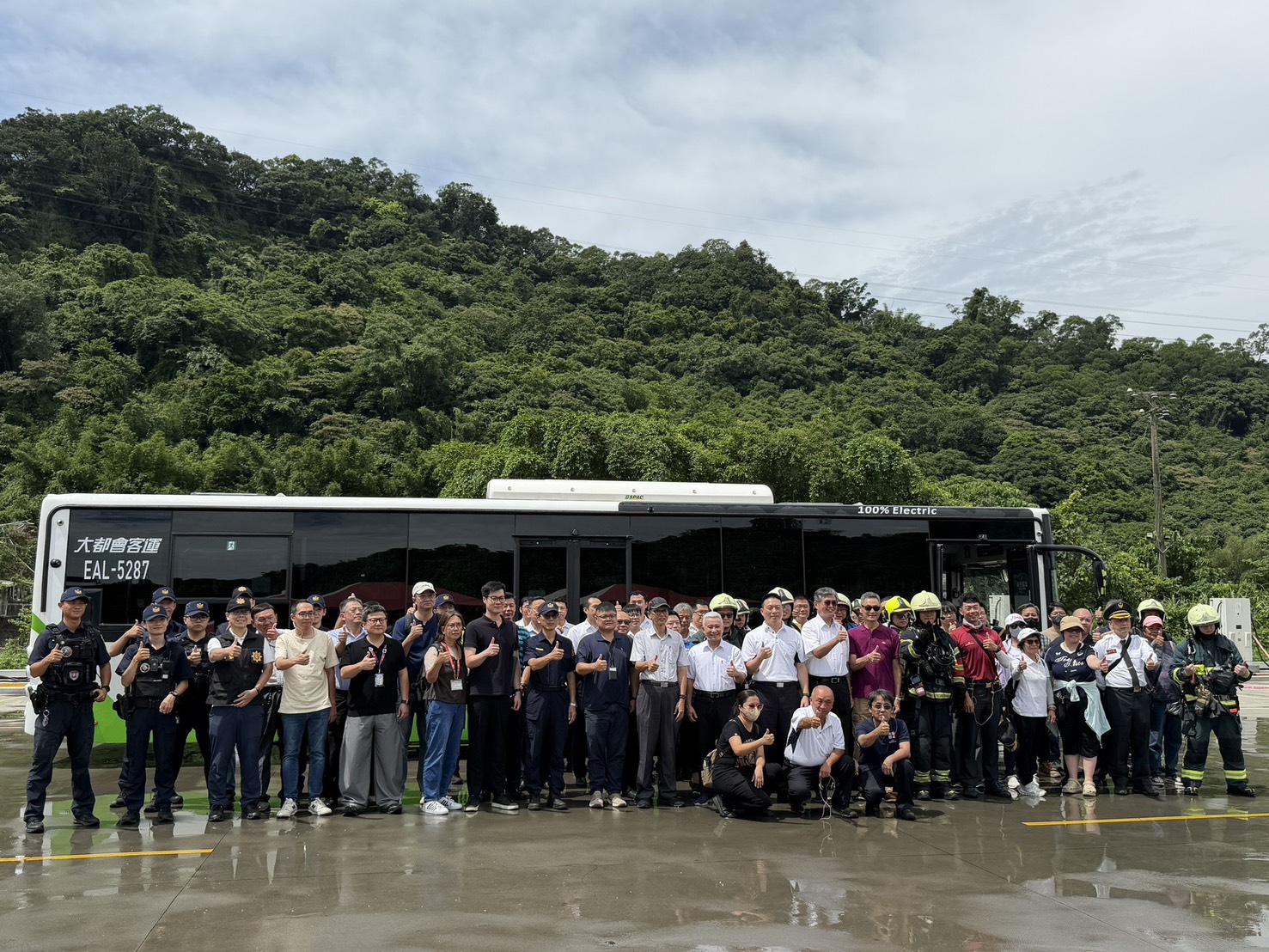 文山一警攜手客運業者  實兵演練公車反恐  展現捍衛治安決心