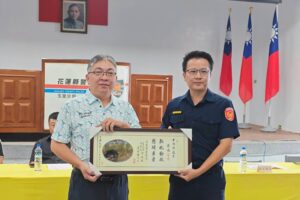 甘瑞能巡官榮退 山警搜救尋獲罹難者 警友會頒獎慰勞玉里警辛勞 25 %E4%B8%80 83