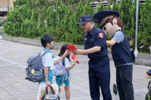 開學守護神 南港警全力守護學童安心上學 43 %E4%BA%8C 51