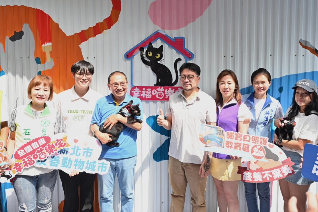 侯友宜開箱全國首座「幸福喵樂宅」 倡導「終養不棄養」 14 %E4%BE%AF%E5%8F%8B%E5%AE%9C%E5%BC%B7%E8%AA%BF%EF%BC%8C%E9%A3%BC%E9%A4%8A%E8%B2%93%E5%92%AA%E5%89%8D%E6%87%89%E5%85%88%E5%AD%B8%E7%BF%92%E6%AD%A3%E7%A2%BA%E7%9A%84%E7%85%A7%E8%AD%B7%E7%9F%A5%E8%AD%98%E8%88%87%E8%B2%AC%E4%BB%BB%EF%BC%8C%E9%A0%98%E9%A4%8A%E5%BE%8C%E6%9B%B4%E8%A6%81%E3%80%8C%E7%B5%82%E9%A4%8A%E4%B8%8D%E6%A3%84%E9%A4%8A%E3%80%8D