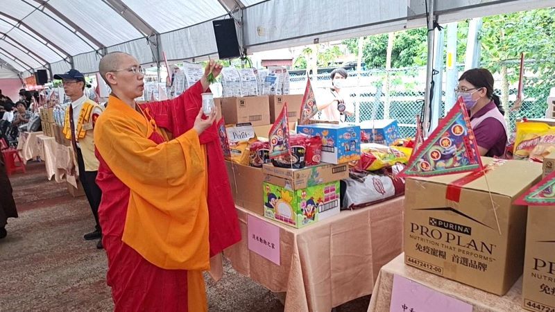 追思毛寶貝也為眾生祈福　新北中元動物聯合法會倡友善共存