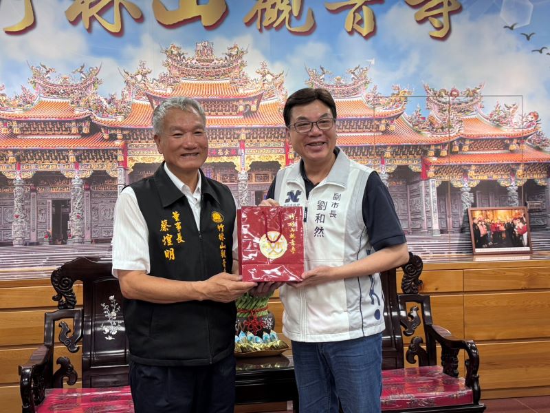 父親節前夕最暖畫面　140組親子竹林山觀音寺洗腳傳孝心