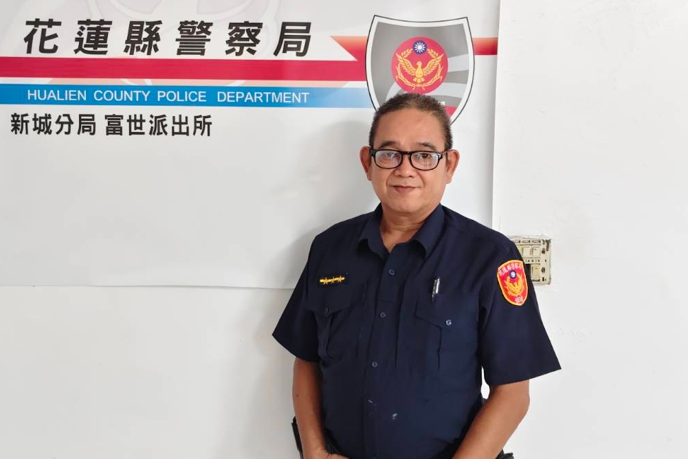 3歲童赤腳徘徊台8線  新城警熱心尋親獲家屬感謝