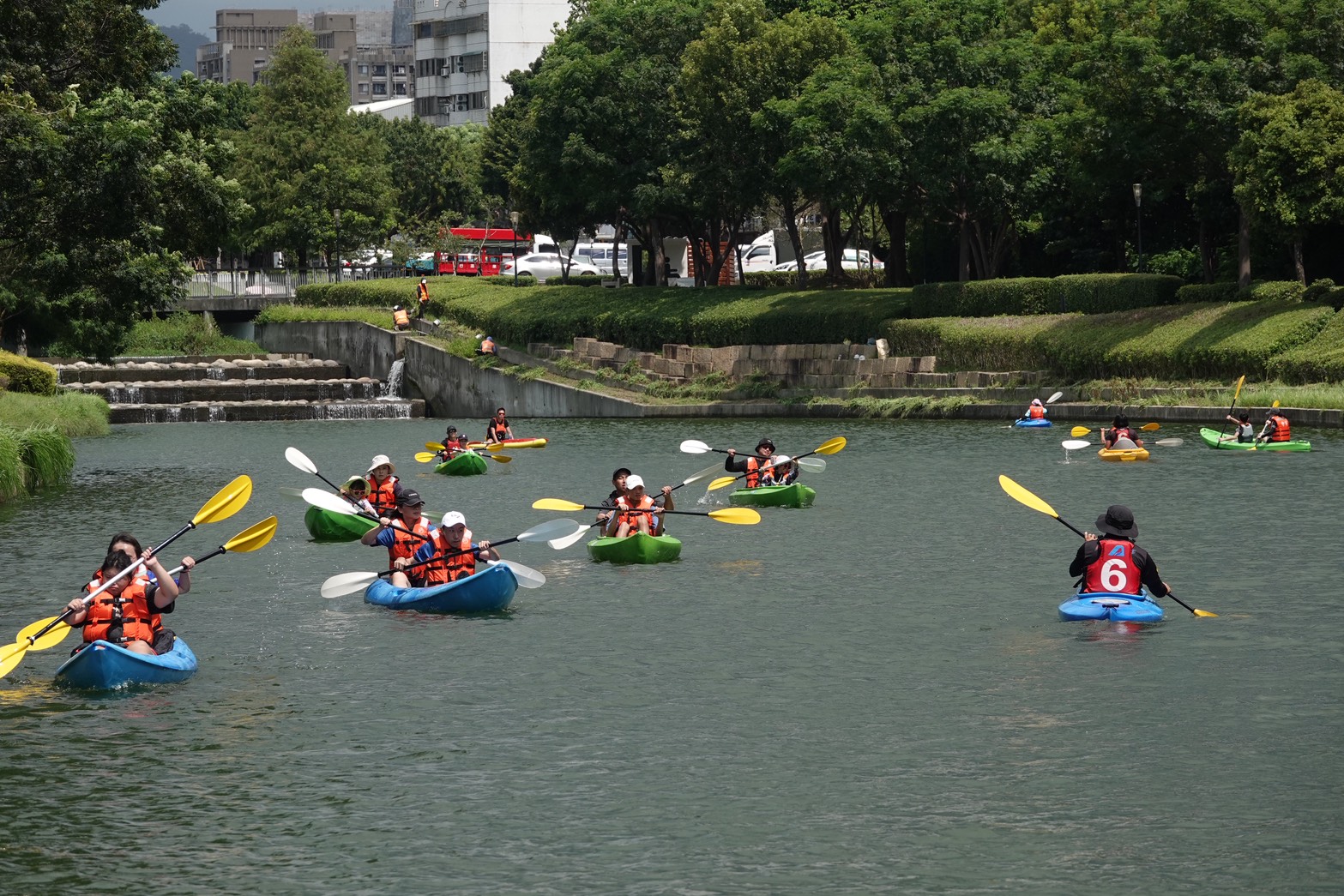 適應運動再創新   台中首推身心障礙輕艇體驗營