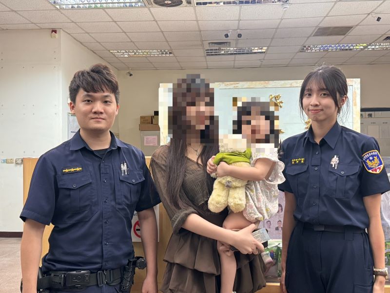 2歲女深夜獨闖街頭  新莊警攜實習生尋親2小時助返家