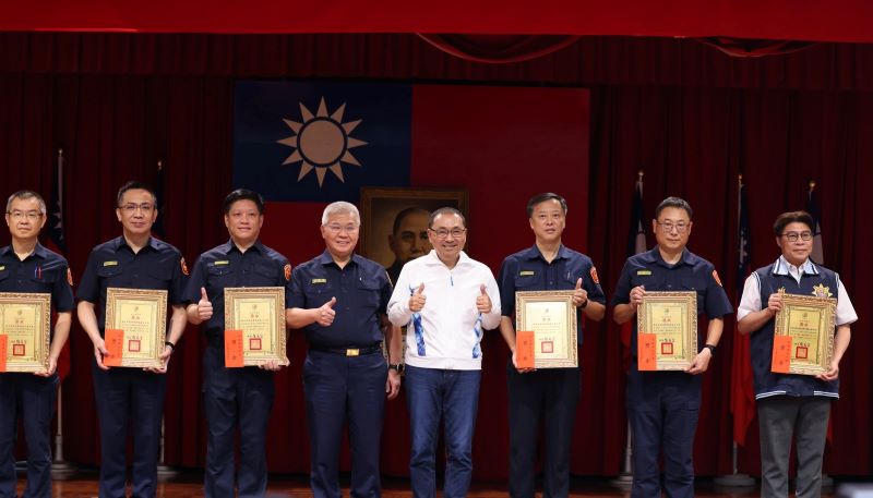 表揚攔詐有功警民   侯：強化選前治安、青春專案