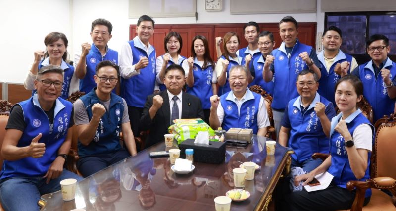 新北藍營力挺吳宗憲 「北北基桃+1」喊宜蘭加入北台灣治理 44 《圖說》新北市議會國民黨團今日正式表態支持吳宗憲角逐宜蘭縣長,前排右三議長蔣根煌。〈新北市議會國民黨團提供〉