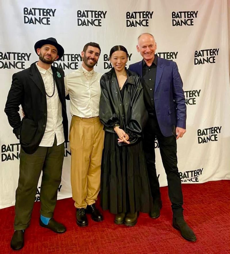 《圖說》Battery Dance Company 舞團首演，右2為洪綵希。〈洪綵希提供〉