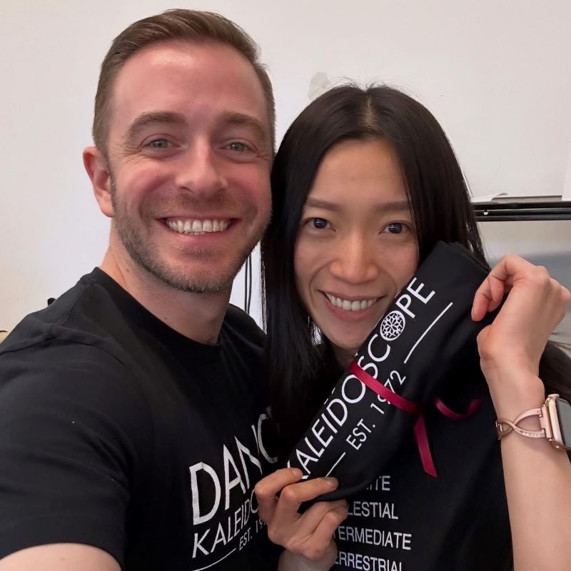 《圖說》洪綵希與Dance Kaleidoscope 舞團藝術總監Joshua Blake Carter合影。〈洪綵希提供〉