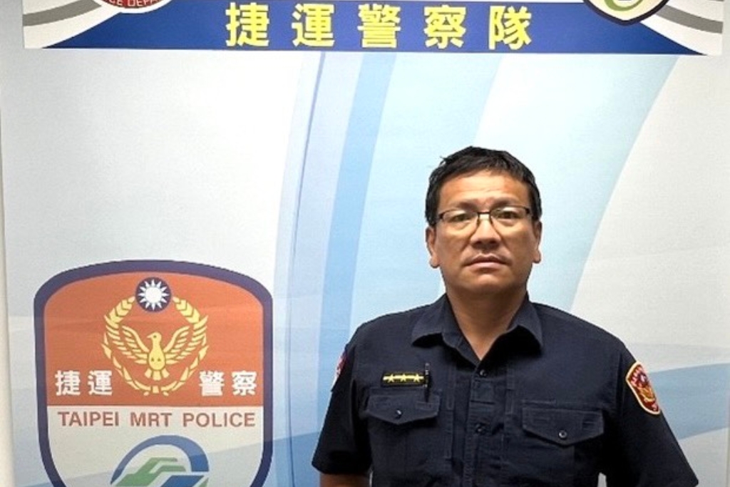 八旬夫妻相約推拿意外走散  捷警靠一張整復所名片循線助團圓
