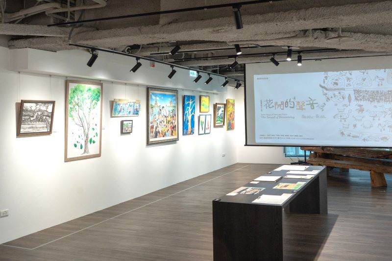 《圖說》「以愛與和平之名」年度系列《花開的聲音》特展，即日起在世界宗教博物館7樓「方寸之間」展出。〈宗博館提供〉