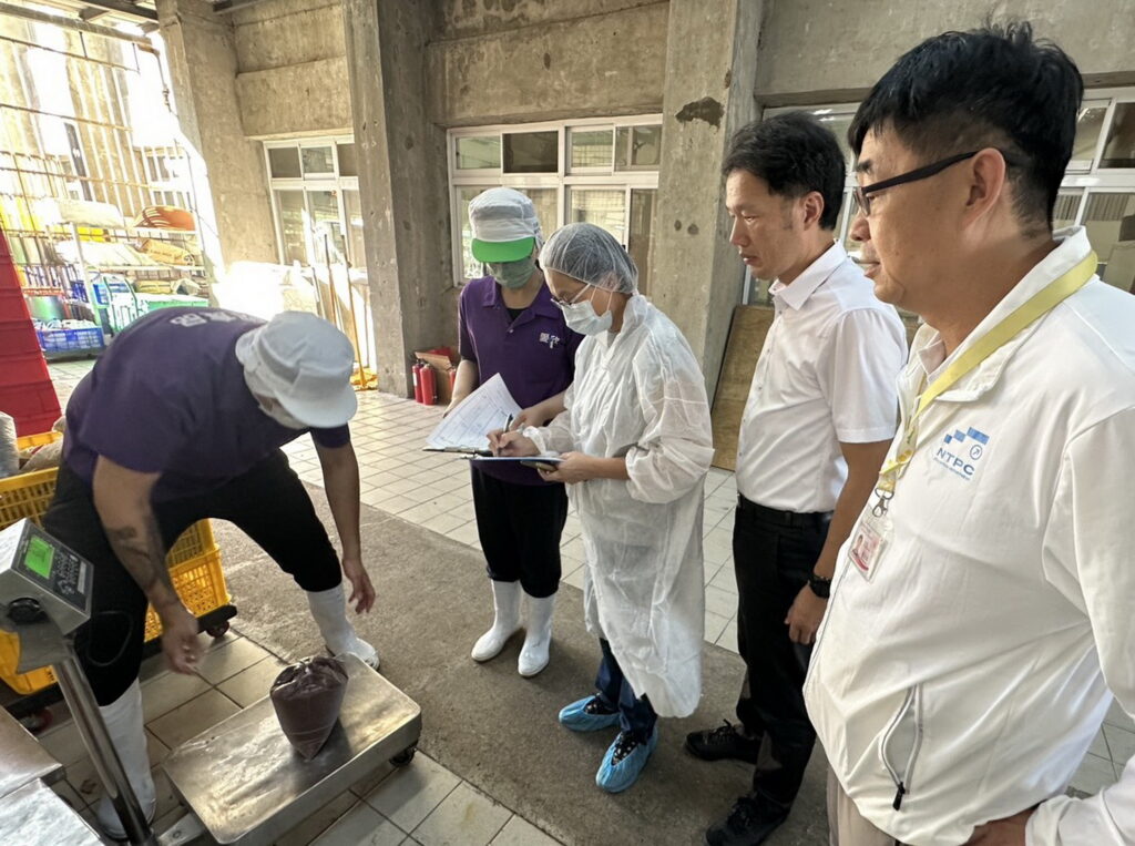 新北免費午餐上路、鮮奶擴大至國中 教育局走訪校園關心開學情形 6 0831002