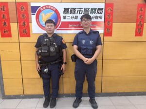 警撿拾散落回收物 熱心守護道路安全 13 1785898115300